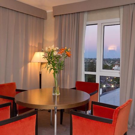 马约拉斯格广场豪生度假赌场酒店 巴拉那 客房 照片 A living room at the hotel