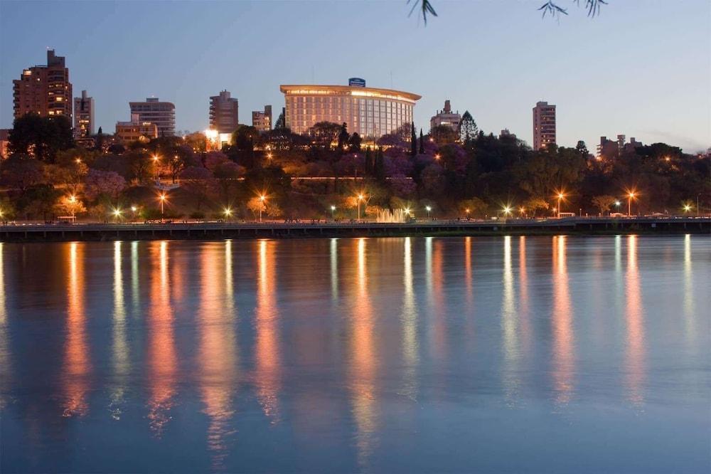 马约拉斯格广场豪生度假赌场酒店 巴拉那 外观 照片 The University of Washington campus, seen from the Union Bay side of the lake