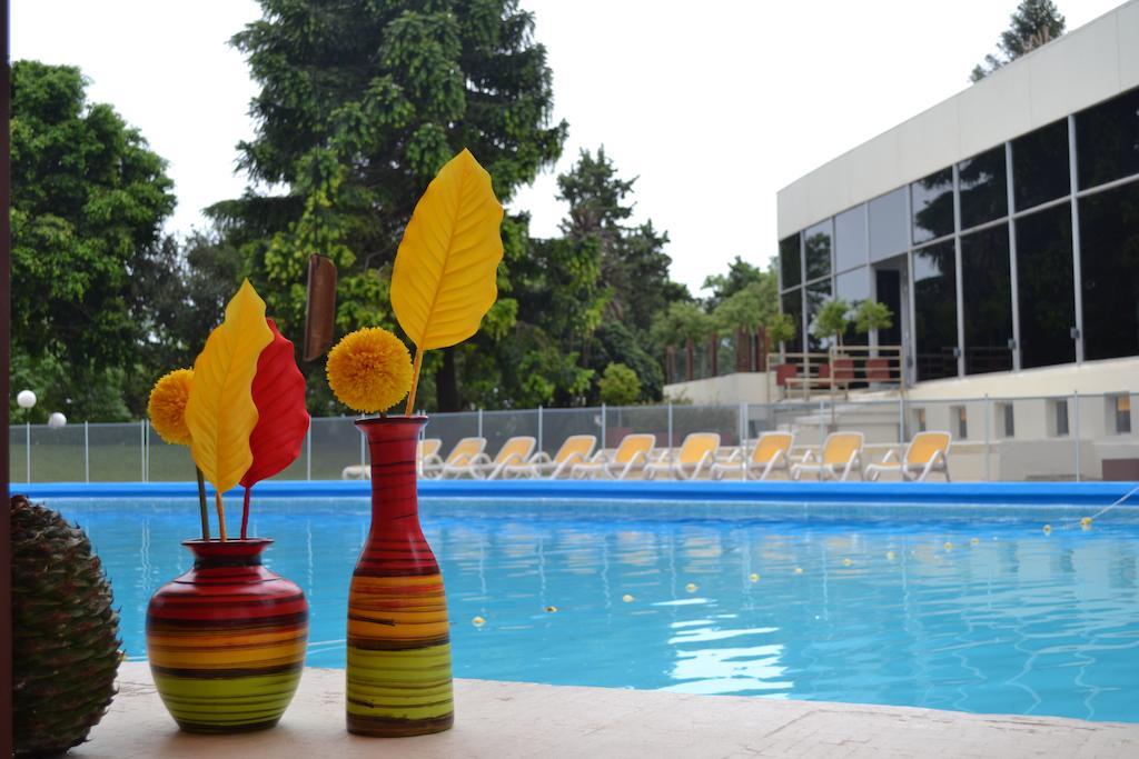 马约拉斯格广场豪生度假赌场酒店 巴拉那 外观 照片 The swimming pool at the hotel